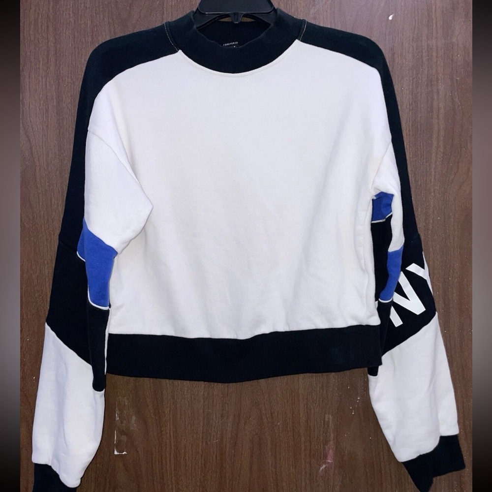 Forever 21 Black, White, and Blue Crew Neck Sweater (Pre-Owned)